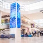 Pantalla digital en columnas